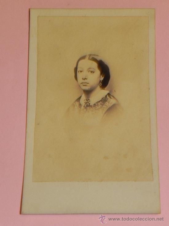 Fotograf&iacute;a antigua: FOTOGRAFIA ALBUMINA DE MUJER TIPO CDV, MIDE 10 X 6   CMS, NO PONE FOTOGRAFO.