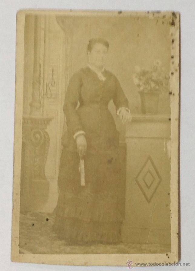 Photographie ancienne: CARTE DE VISITE. RETRATO SE&Ntilde;ORA CON ABANICO.