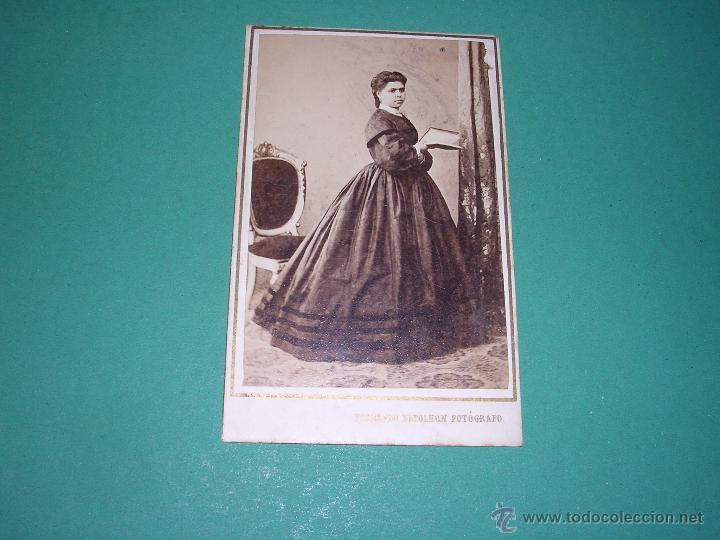 Fotografia antica: FOTO - CARTE DE VISITE FOTOGRAFIA Y DEGUERRE&Oacute;TIPO DE FERNANDO Y ANAIS NAPOLEON RAMBLA FRENTE Sta.