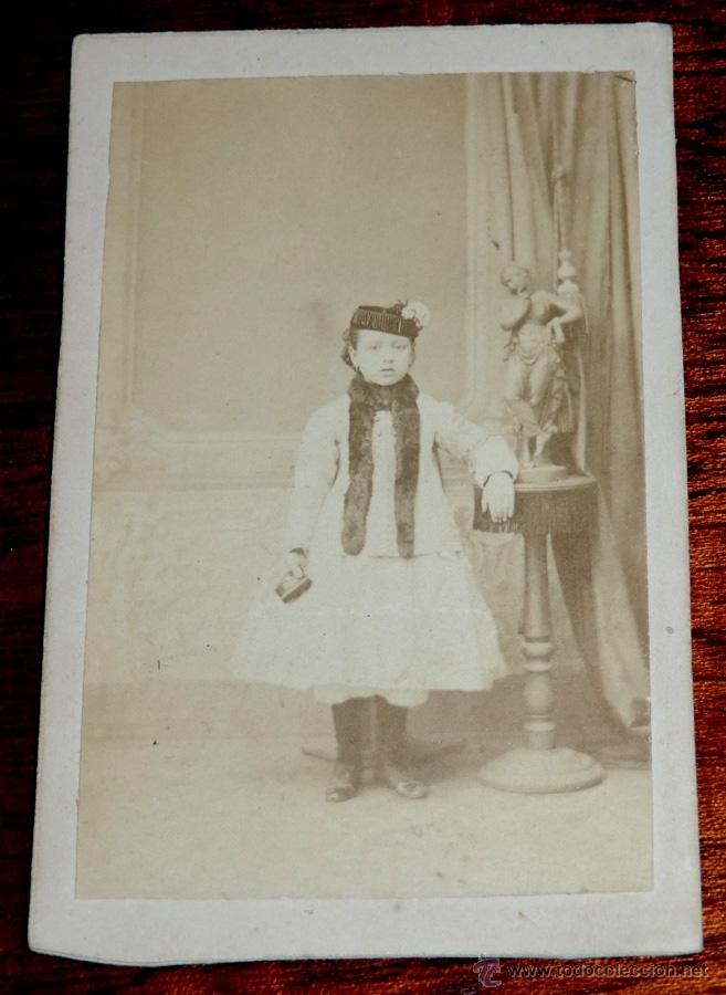 Fotografia antica: FOTOGRAFIA ALBUMINA DE NI&Ntilde;A TIPO CDV, NO PONE FOTOGRAFO, MIDE 10,5 X 6 CMS.
