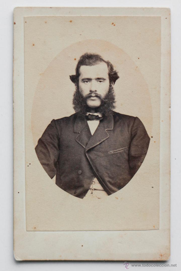 Antique Photography: Joven caballero barbudo. 1860s