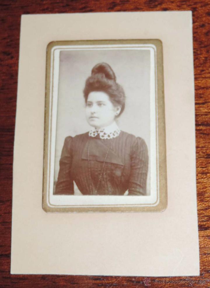 Fotograf&iacute;a antigua: FOTOGRAFIA ALBUMINA TIPO CDV, MUJER DE 1880 APROX, NO PONE FOTOGRAFO, MIDE 10 X 6 CMS.