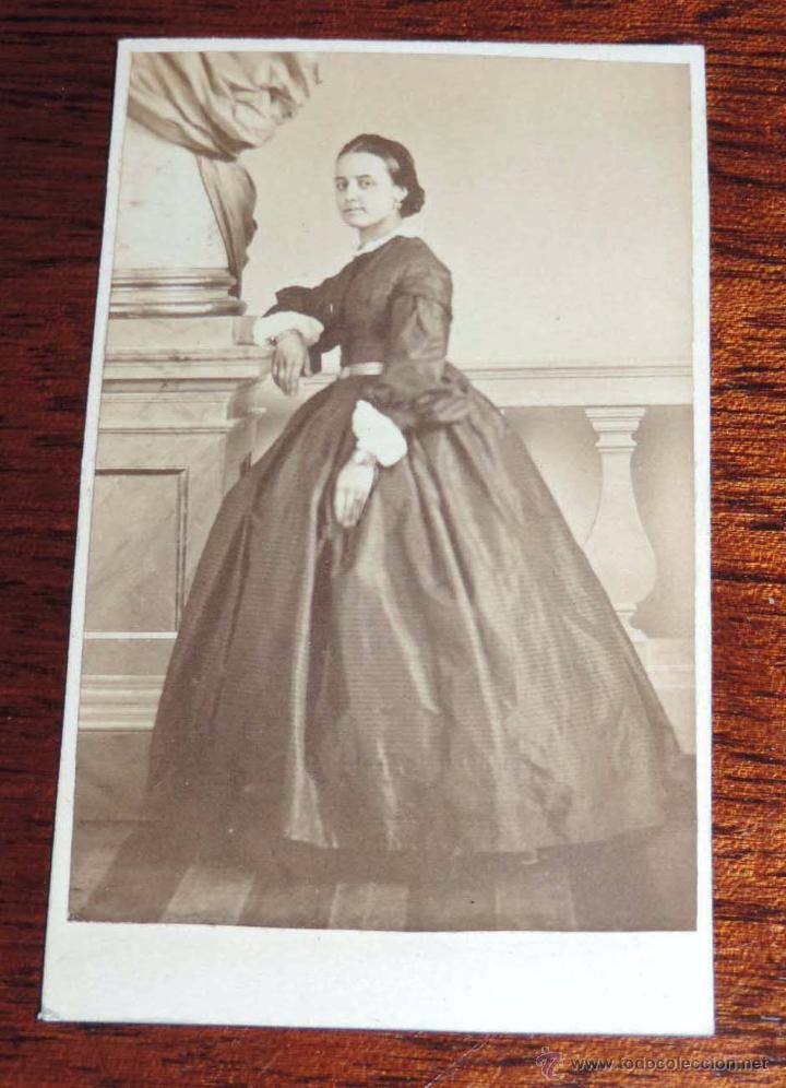 Fotograf&iacute;a antigua: FOTOGRAFIA ALBUMINA TIPO CDV, MUJER FINALES DE SIGLO XIX, MIDE 10 X 6 APROX, NO PONE FOTOGRAFO.