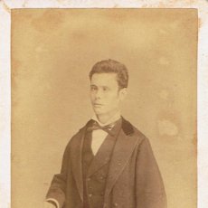 Fotografía antigua: FOTO C. DE VISITA. JOVEN CON ESTRABISMO ,O INVIDENTE. CA.1875-1880. FOTÓGRAFO: R.AREÑAS.BARCELONA.. Lote 57417212