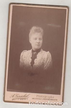 Fotograf&iacute;a antigua: Retrato, formato tarjeta de visita. Mujer. Fot&oacute;grafo A. Gerschel. Paris. Reverso bonito.