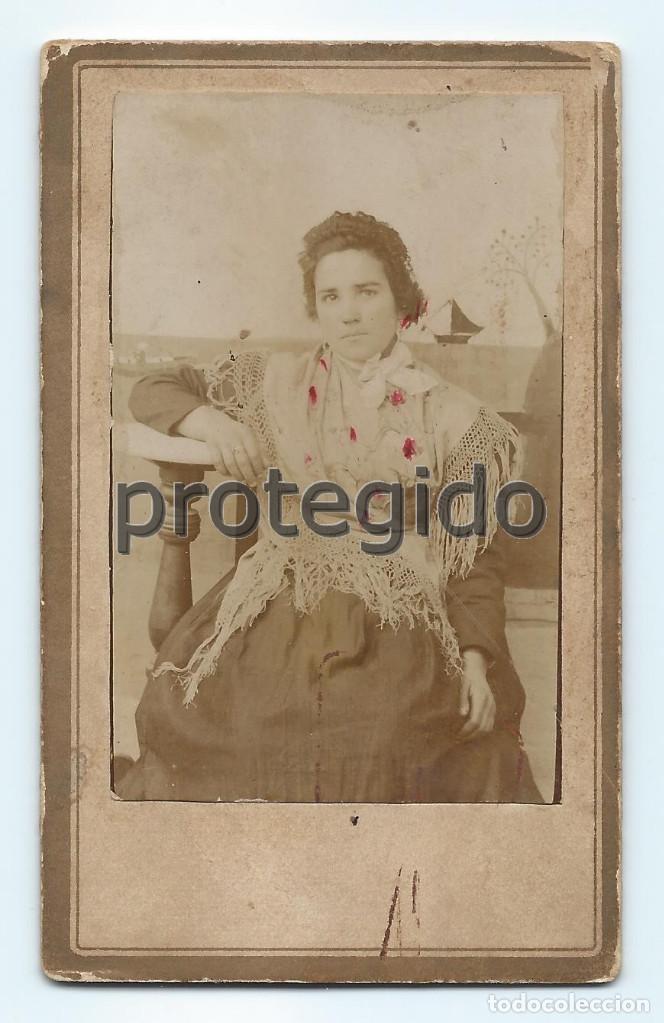 Photographie ancienne: CDV. RETRATO. DAMA CON MANT&Oacute;N . PRINCIPIOS DEL SIGLO XX. FOT&Oacute;GRAFO DESCONOCIDO.