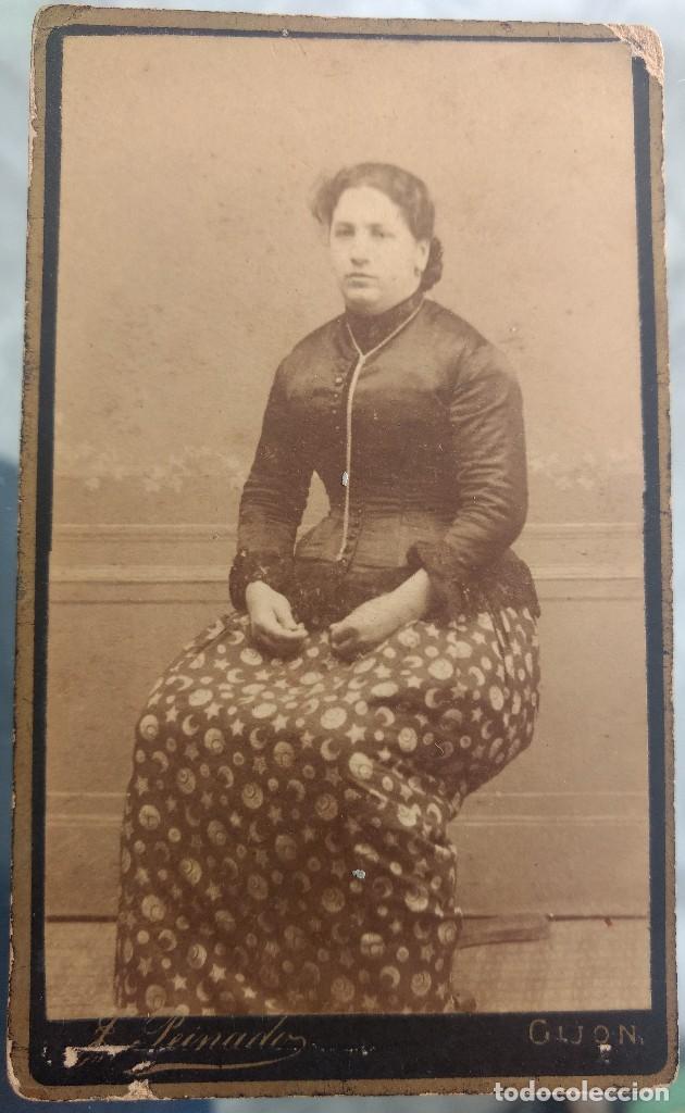 Fotografia antiga: Fotograf&iacute;a J. Peinado fot&oacute;grafo mujer, 10,50 x 6 cm reverso bonito.