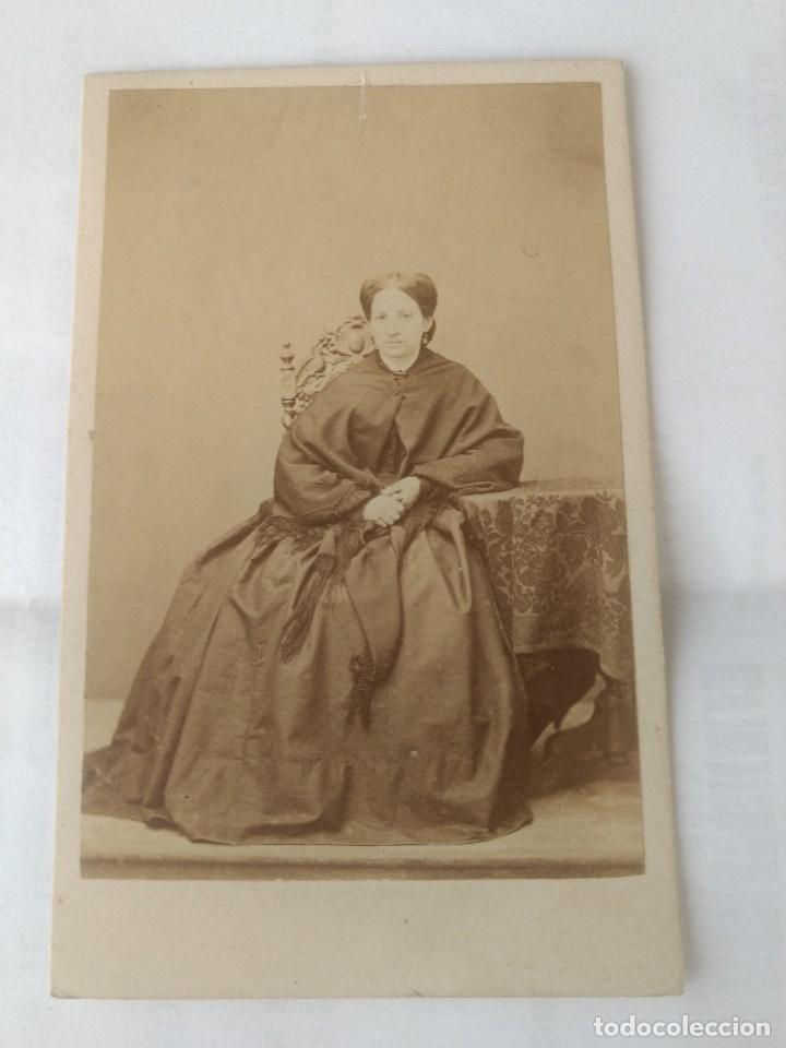 Antique Photography: Fotograf&iacute;a alb&uacute;mina, formato tarjeta de visita dama, Fotto de Crespo y Cruz Gij&oacute;n. Asturias.