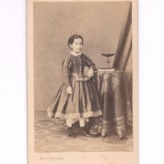 Fotografía antigua: RETRATO CDV DE NIÑA, FOTO MOLINÉ Y ALBAREDA, BARCELONA.. Lote 179243290