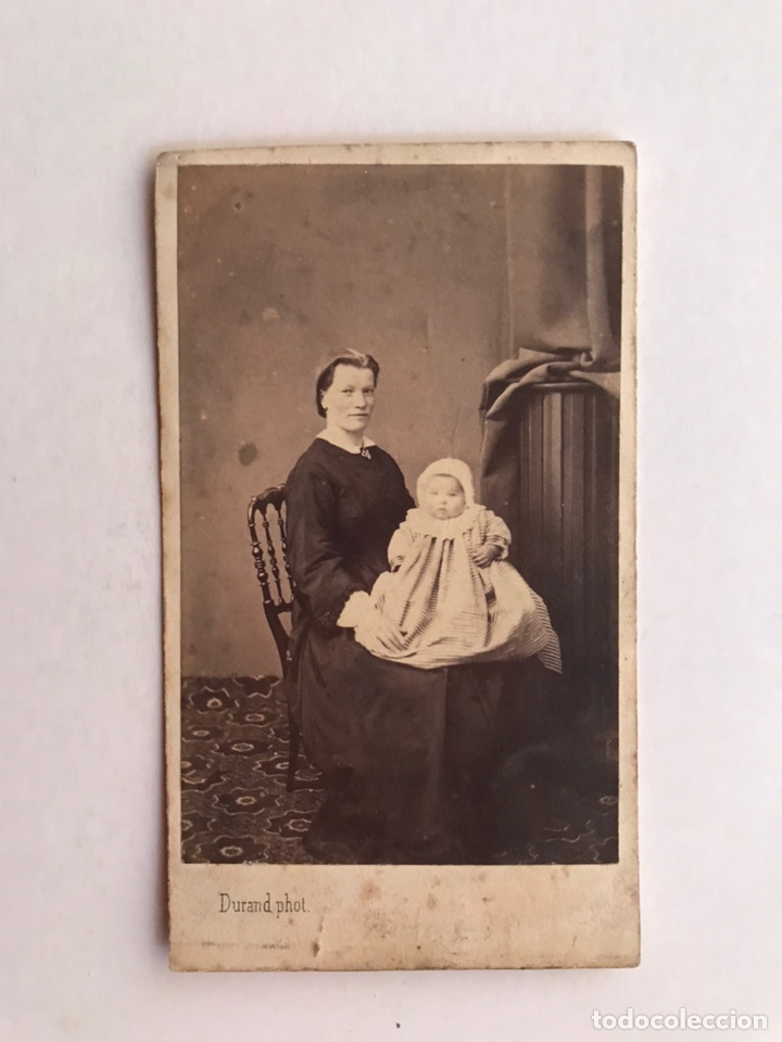 Fotograf&iacute;a antigua: CARTE DE VISITE. Abrazada a su Beb&eacute;, (fin Siglo XIX) Foto. DURAND. Epernay, (Francia)