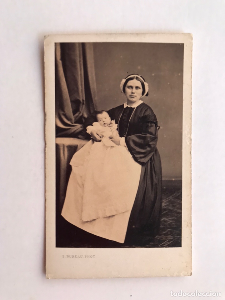 Fotograf&iacute;a antigua: CARTE DE VISITE. Abrazada a su Beb&eacute;, (fin Siglo XIX) Foto. S. BUREAU, Succ, PARIS