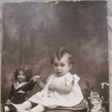 Fotografía antigua: CARTE DE VISITE. FOTOGRAFIA INFANTIL. JOSÉ ALONSO. BARCELONA. SALON DE SAN JUAN, 133. 14 X 9 CM