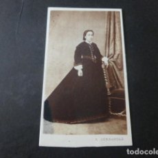 Fotografía antigua: CADIZ CARTE DE VISITE RETRATO DE DAMA RAMON HERNANDEZ FOTOGRAFO HACIA 1865. Lote 226361631