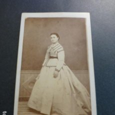 Fotografía antigua: GRANADA SIN FOTOGRAFO CARTE DE VISITE RETRATO DE MUJER HACIA 1865. Lote 248125255