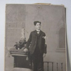 Fotografía antigua: RETRATO. FOTOGRAFO J.E. PUIG. (JOSE ESPLUGAS PUIG) ESTABLECIDO EN 1885. BARCELONA. 11 X 15,5 CM