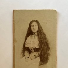 Photographie ancienne: LEIRIA, CDV. FOTOGRAFÍA. MANUEL J. DA SILVA. RETRATO DE UNA JOVEN MARÍA MAGDALENA (H.1870?). Lote 303521853
