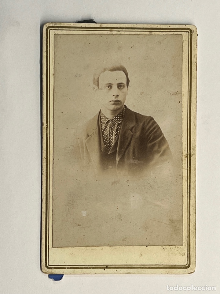 Photographie ancienne: CDV, Carte de Visite. LA REGENTE, Fot&oacute;grafia Inglesa.. El joven de la camisa de lunares (h.1890?)
