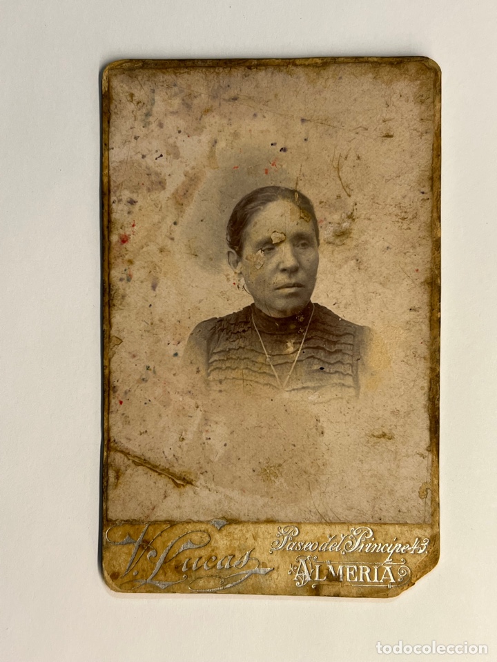 Fotograf&iacute;a antigua: CDV. Carte de Visite&hellip; V. Lucas, fotografo&hellip; Retrato Se&ntilde;ora con Blusa Negra (h.1870?) DESLUCIDA.