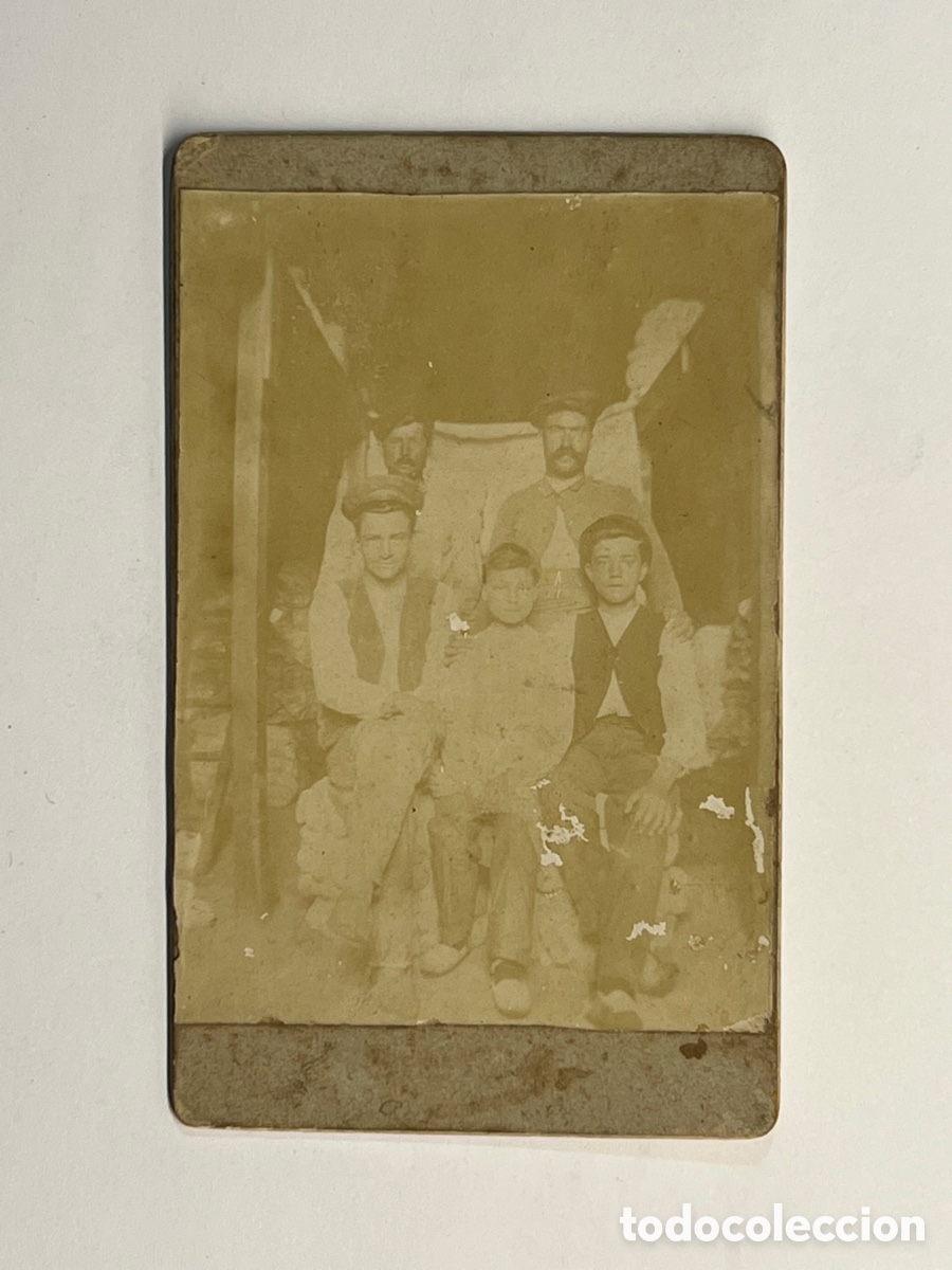 Fotografia antiga: CDV. Fot&oacute;grafo an&oacute;nimo&hellip; Una de polizones&hellip; (h.1920?) Med&iacute;das: 6,5 x 10,5 cm.