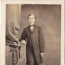 Fotografía antigua: 1863-64CA CDV CARTE DE VISITE RETRATO DE CABALLERO. ALONSO MARTÍNEZ, MADRID