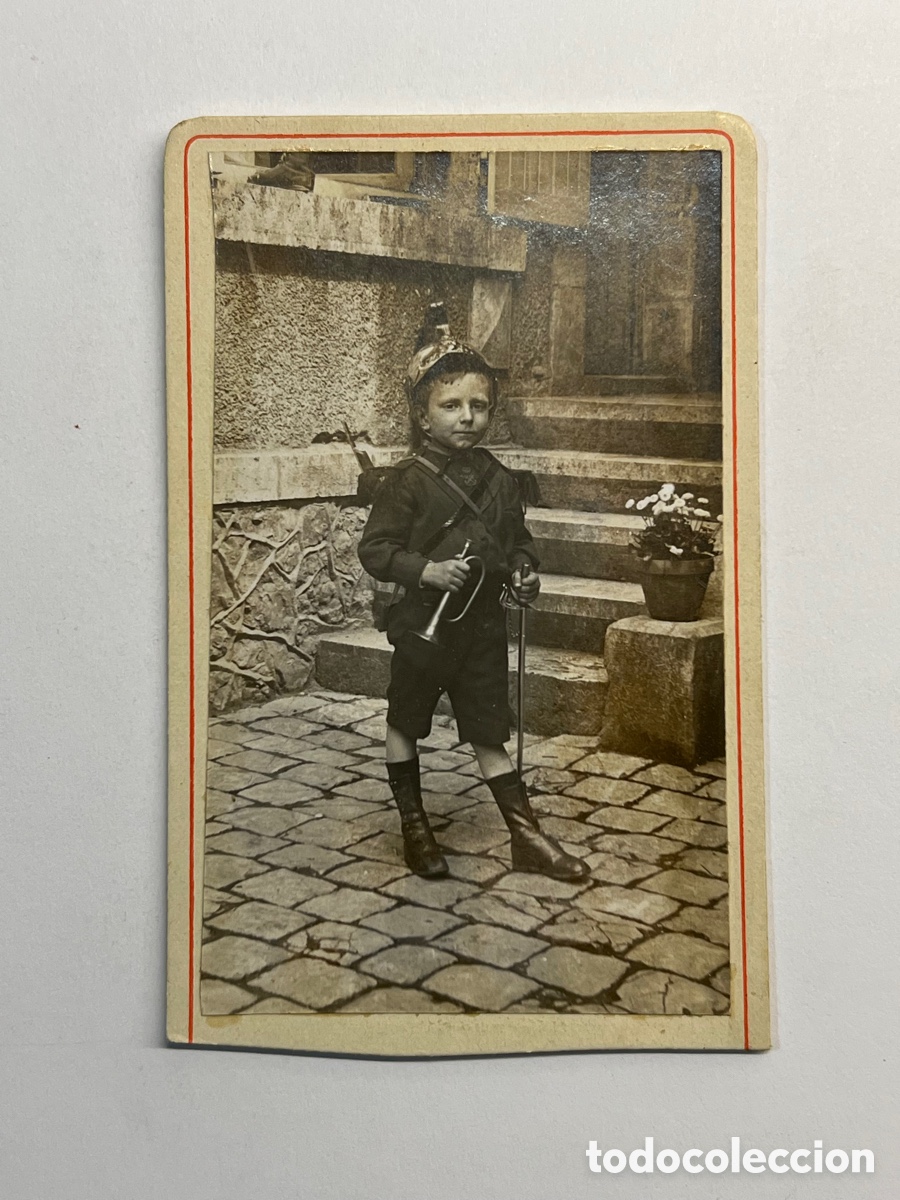 Fotografia antica: CDV, Carte de visite.. Ni&ntilde;o Alem&aacute;n con Cornet&iacute;n y Sable&hellip; fotograf&iacute;a antigua (fin siglo XIX) Anonimo