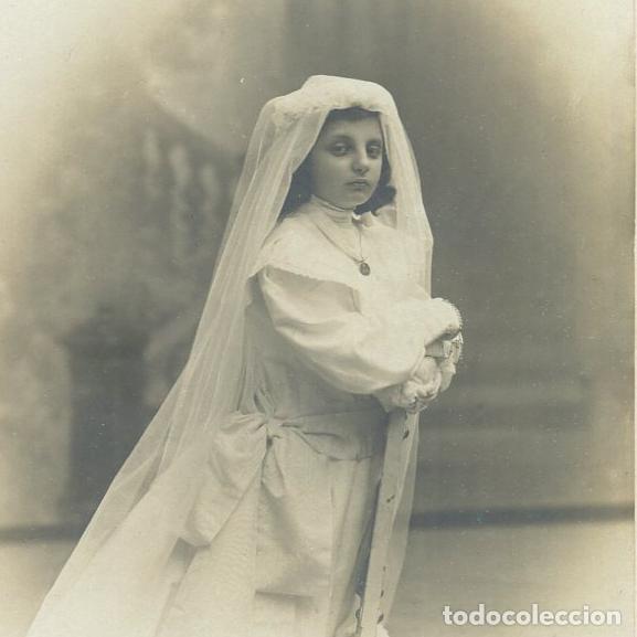 Fotografia antiga: Primera comuni&oacute;n. Retrato de ni&ntilde;a. Estudio Napoleon. ca.1905