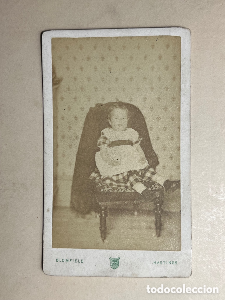 Fotografia antiga: HASTINGS (Inglaterra) CDV, Carte de visite&hellip; BLOMFIELD. Ni&ntilde;a sentada (fin siglo XIX)