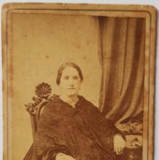 Fotografía antigua: RETRATO DE MUJER. FOTÓGRAFO SIN IDENTIFICAR. HACIA 1860. CARTE VISITE