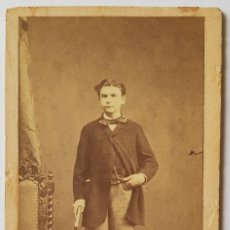 Fotografía antigua: RETRATO DE HOMBRE JOVEN. FOTO SUAREZ DE DEZA, MADRID. HACIA 1860. CARTE VISITE