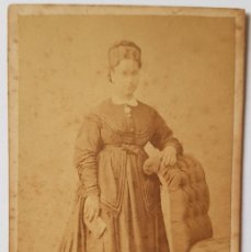Fotografía antigua: RETRATO DE MUJER. FOTO MARIEZCURRENA, BARCELONA. HACIA 1870. CARTE VISITE