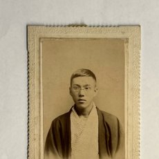 Fotografía antigua: T. TANAKA, FOTÓGRAFO, TOKIO JAPÓN CDV, CARTE DE VISITE. SACERDOTE JAPONÉS (FIN SIGLO XIX)