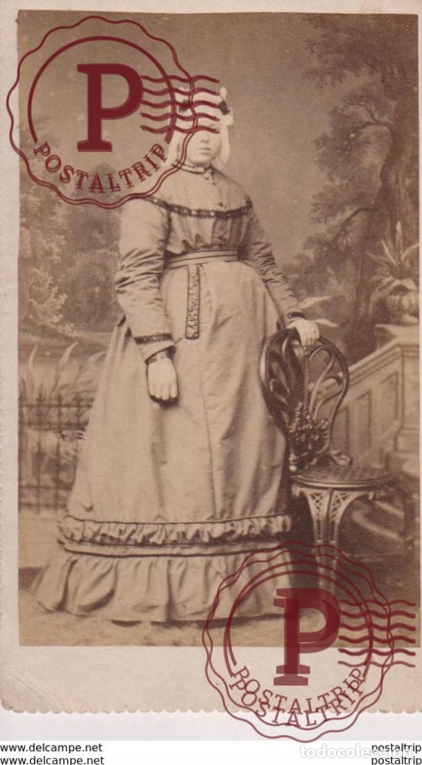 Fotograf&iacute;a antigua: Cartes de visite +-10*6CM CDV women with Dutch folkloristic headcap HOLLAND NEDERLAND