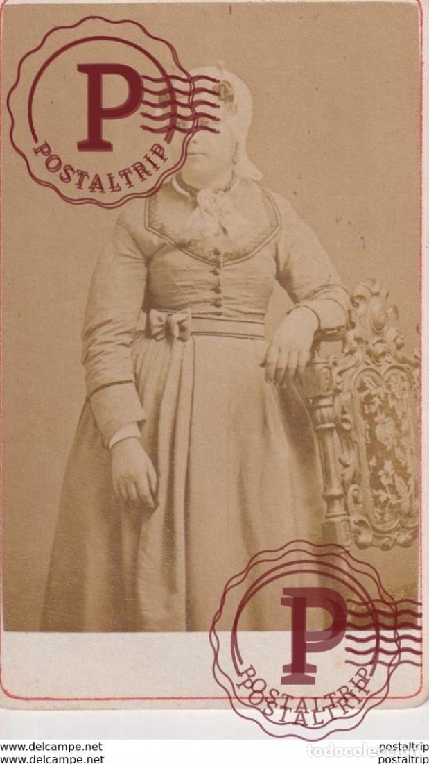 Fotograf&iacute;a antigua: Cartes de visite +-10*6CM CDV women with Dutch folkloristic headcap HOLLAND NEDERLAND