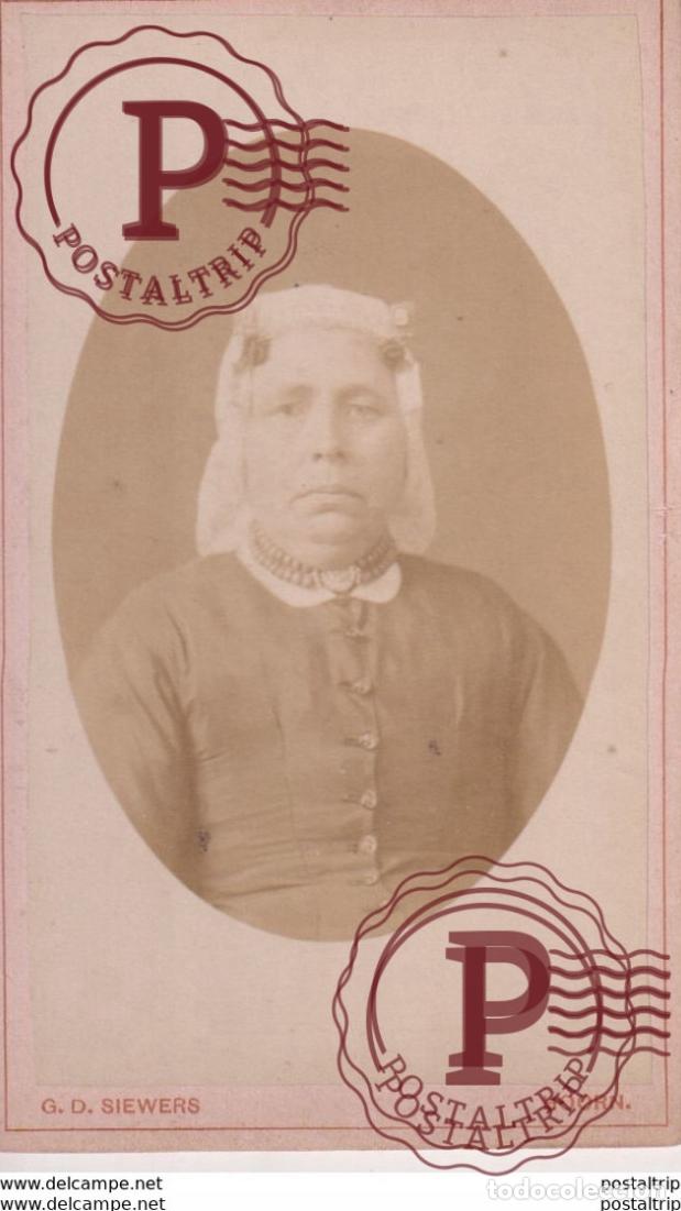 Fotograf&iacute;a antigua: G.D. SIEWERS HOORN. Cartes de visite +-10*6CM CDV women with Dutch folkloristic headcap HOLLAND NED