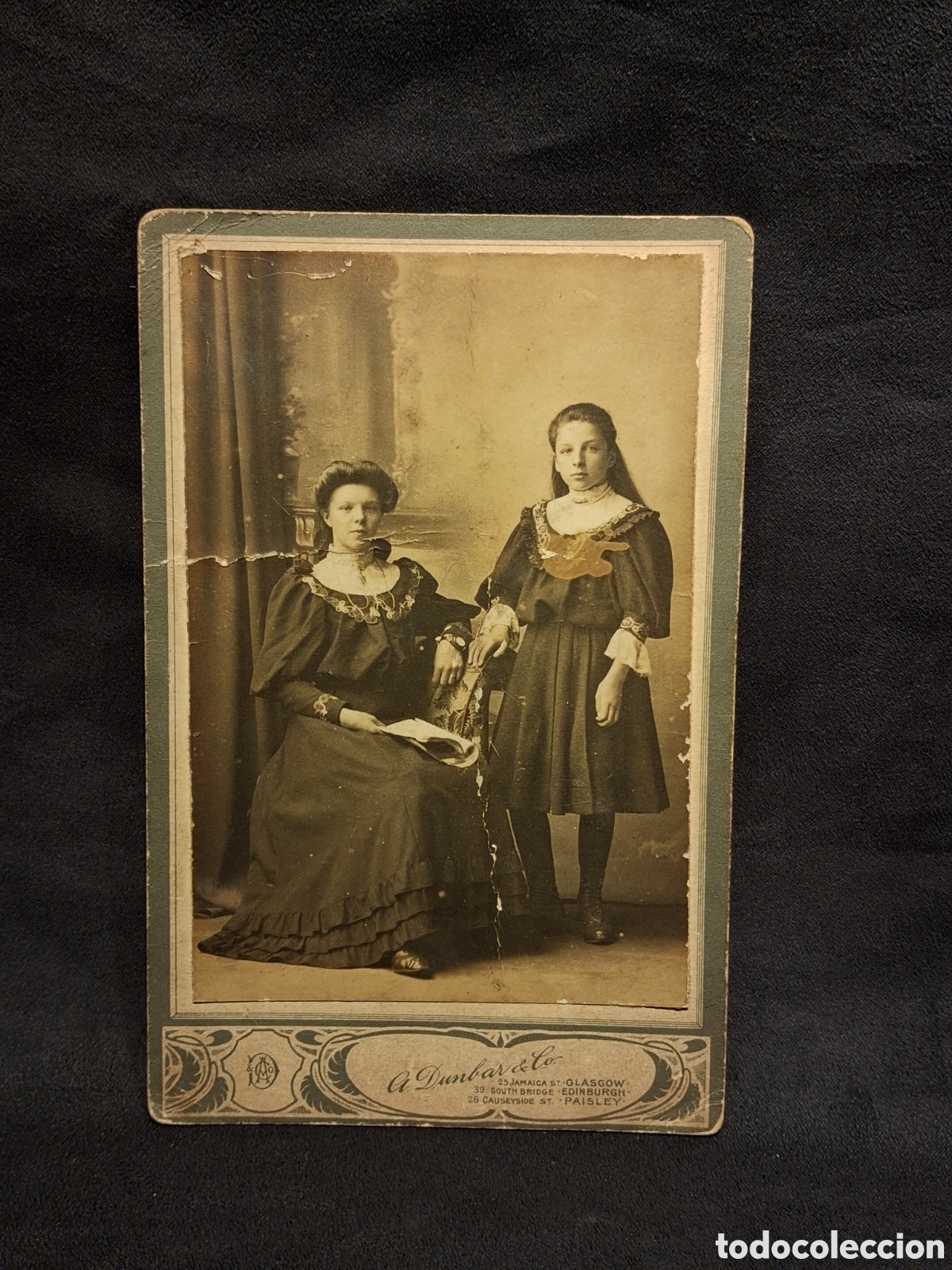 Fotograf&iacute;a antigua: ANTIGUA FOTOGRAF&Iacute;A SOBRE CART&Oacute;N. HERMANAS &Eacute;POCA VICTORIANA ESCOCIA. 16,6 X 10,8 CM