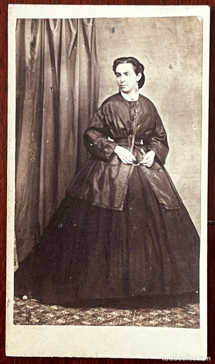 Fotograf&iacute;a antigua: Antigua fotograf&iacute;a albumina CDV de dama, Fot. Mr. Ducloux, Valencia, mide 10,4 x 6,2 cms.