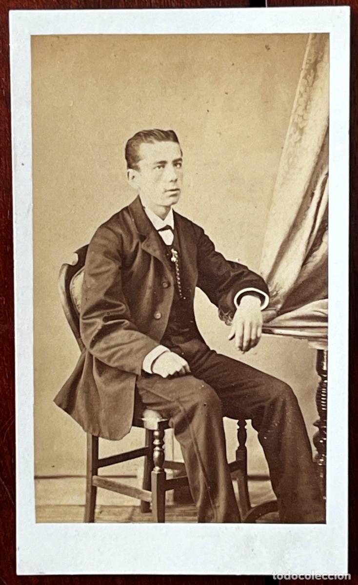 Fotograf&iacute;a antigua: Antigua fotograf&iacute;a albumina CDV de caballero, Fot. R. Mora, Toledo, Madrid, mide 10,4 x 6,2 cms.