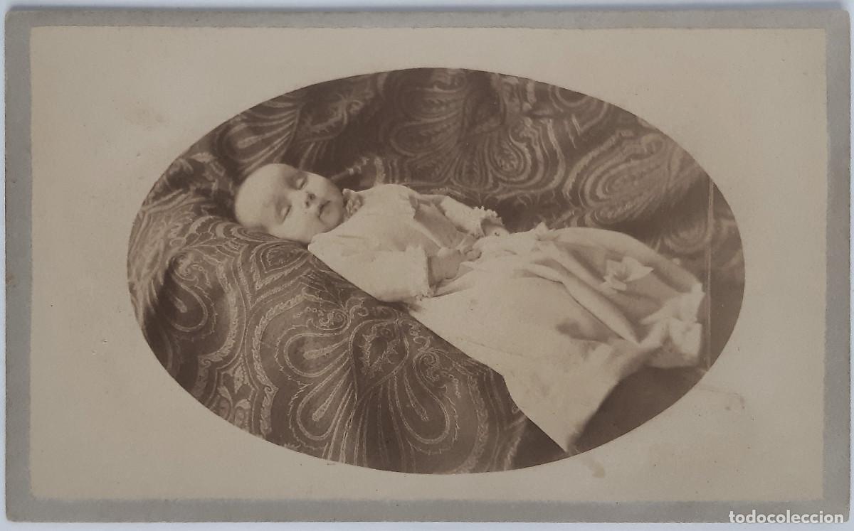 Fotograf&iacute;a antigua: Postmortem de ni&ntilde;o CDV