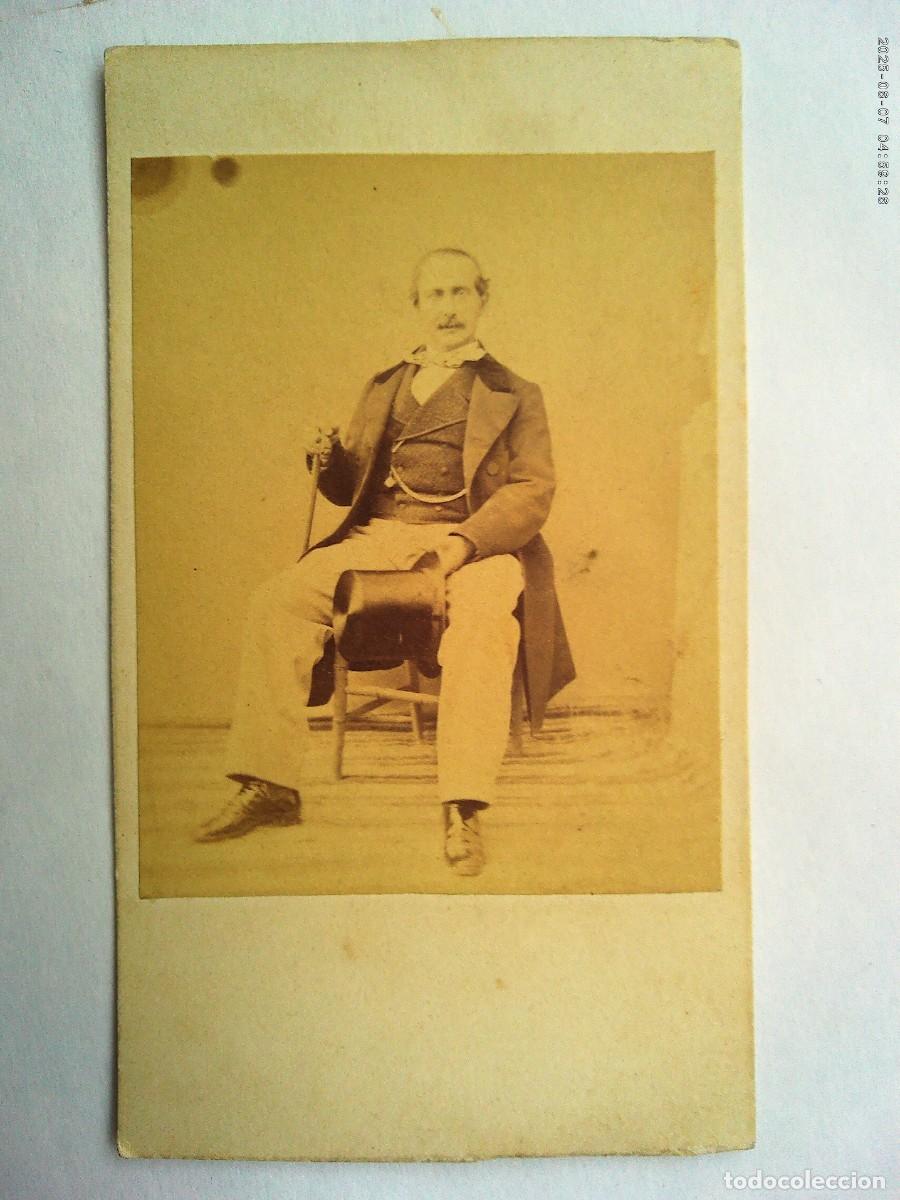 Fotograf&iacute;a antigua: CDV DE CABALLERO CON BASTON Y CHISTERA , SIGLO XIX