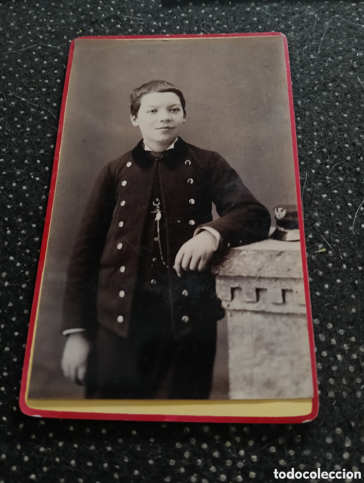 Fotograf&iacute;a antigua: 1865-1910 Fotograf&iacute;a Victoriana en cart&oacute;n de un ni&ntilde;o o una ni&ntilde;a mide 11 x 6,5 aprox.