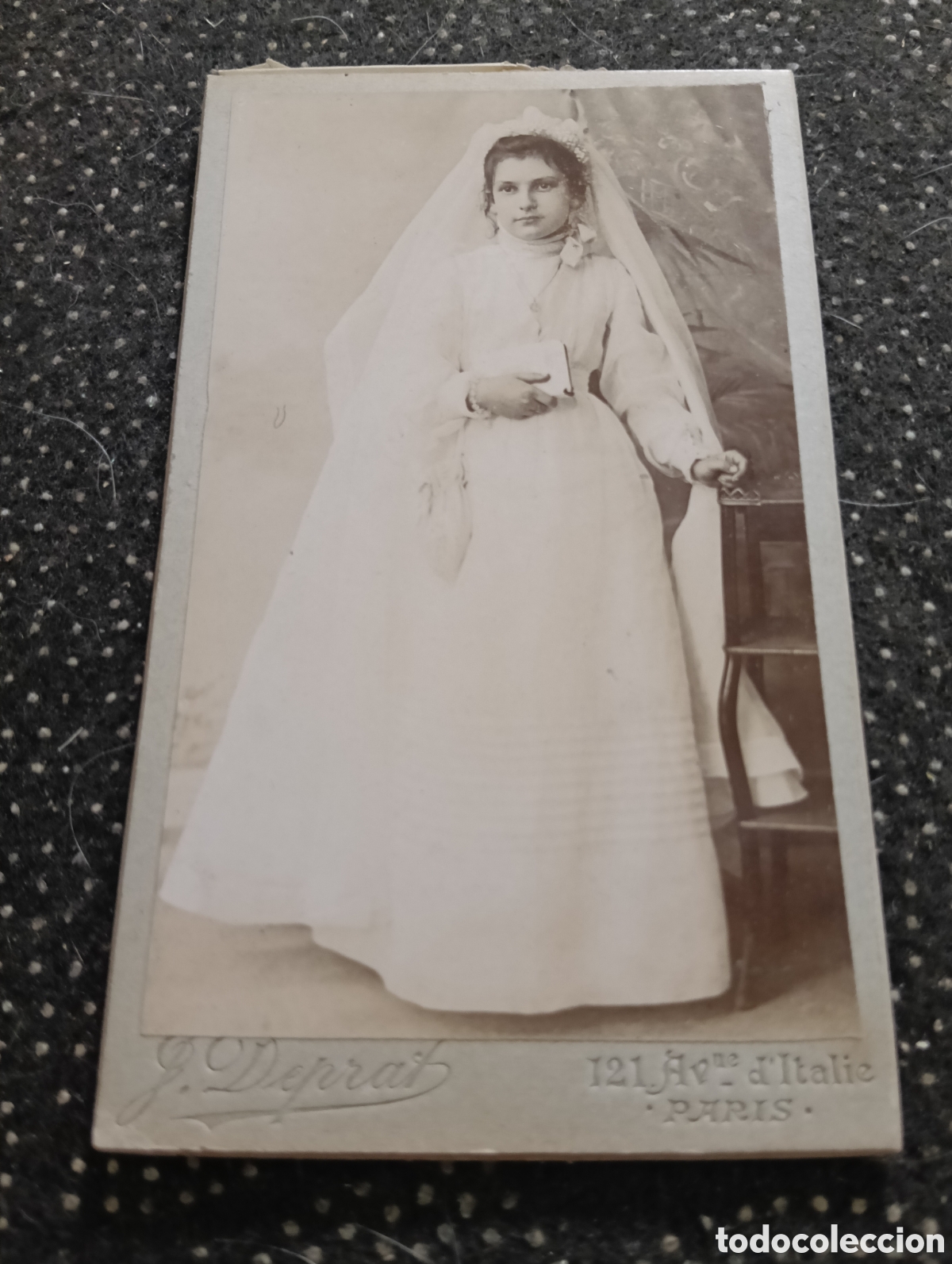 Fotograf&iacute;a antigua: 1865-1910 Fotograf&iacute;a Victoriana en cart&oacute;n de un ni&ntilde;o o una ni&ntilde;a mide 11 x 6,5 aprox.