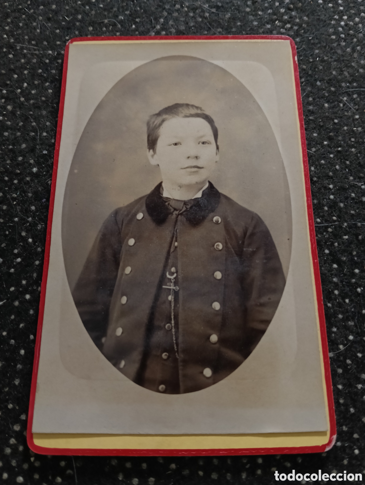 Fotograf&iacute;a antigua: 1865-1910 Fotograf&iacute;a Victoriana en cart&oacute;n de un ni&ntilde;o o una ni&ntilde;a mide 11 x 6,5 aprox.