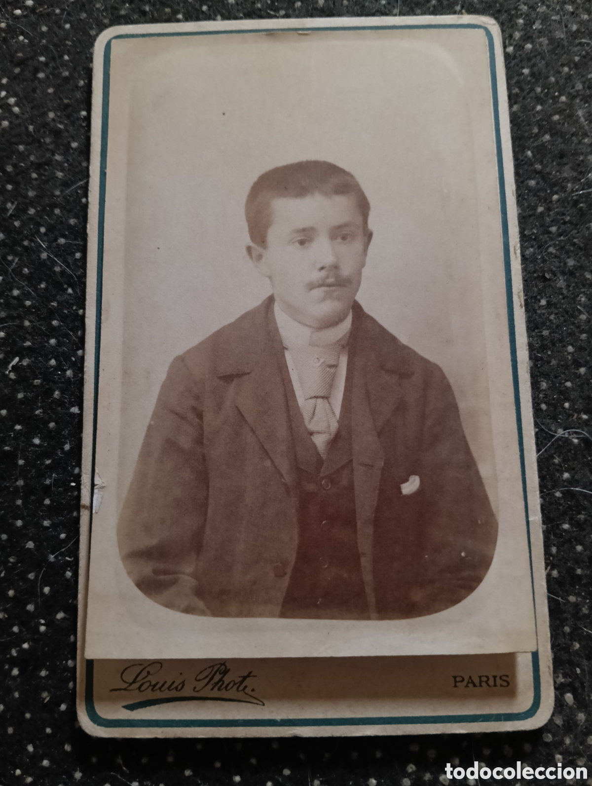 Fotograf&iacute;a antigua: 1865-1910 Fotograf&iacute;a Victoriana en cart&oacute;n de se&ntilde;ores de varias edades, mide 11 x 6,5 aprox.