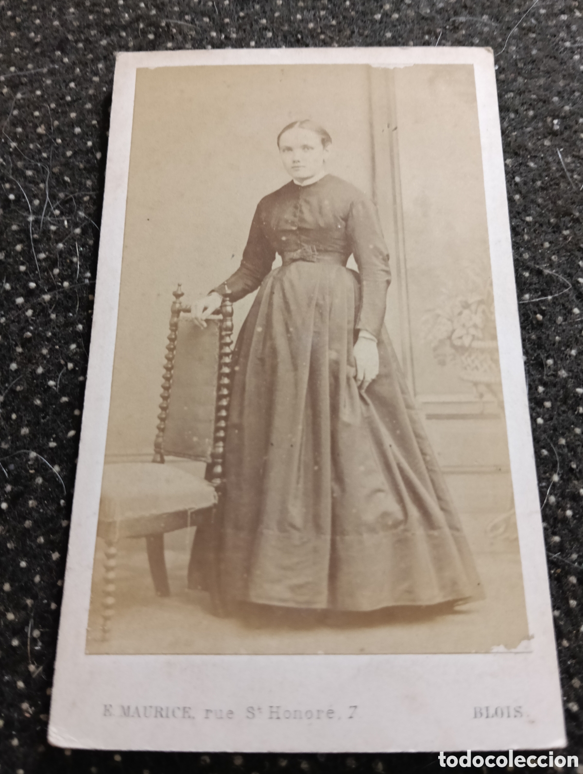 Fotograf&iacute;a antigua: 1865-1910 Fotograf&iacute;a Victoriana en cart&oacute;n de una se&ntilde;ora de la &eacute;poca mide 11 x 6,5 aprox.