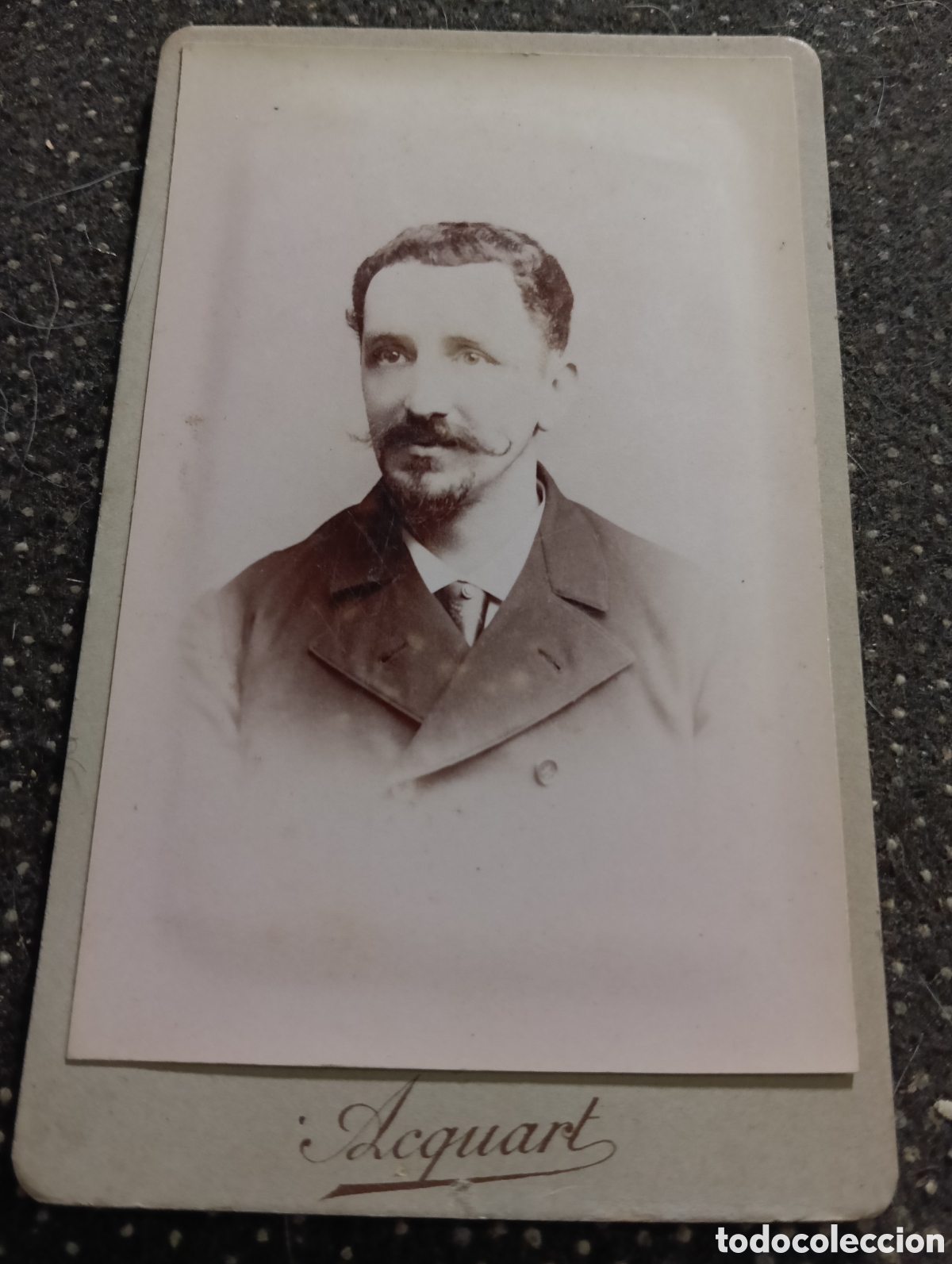 Fotograf&iacute;a antigua: 1865-1910 Fotograf&iacute;a Victoriana en cart&oacute;n de un se&ntilde;or de la &eacute;poca mide 11 x 6,5 aprox.