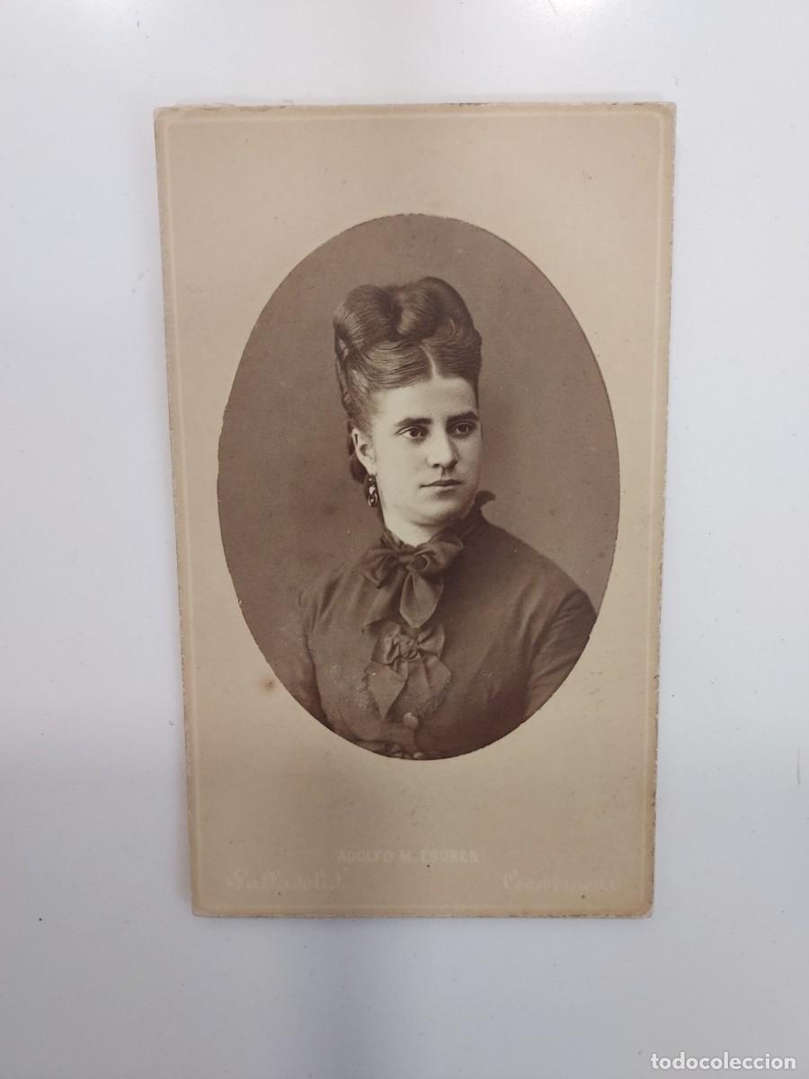 Fotograf&iacute;a antigua: FOTOGRAFO ADOLFO M. EGUREN, VALLADOLID. CARTE VISITE RETRATO MUJER PEINADO VICTORIANO. 10,5 X 5 CM
