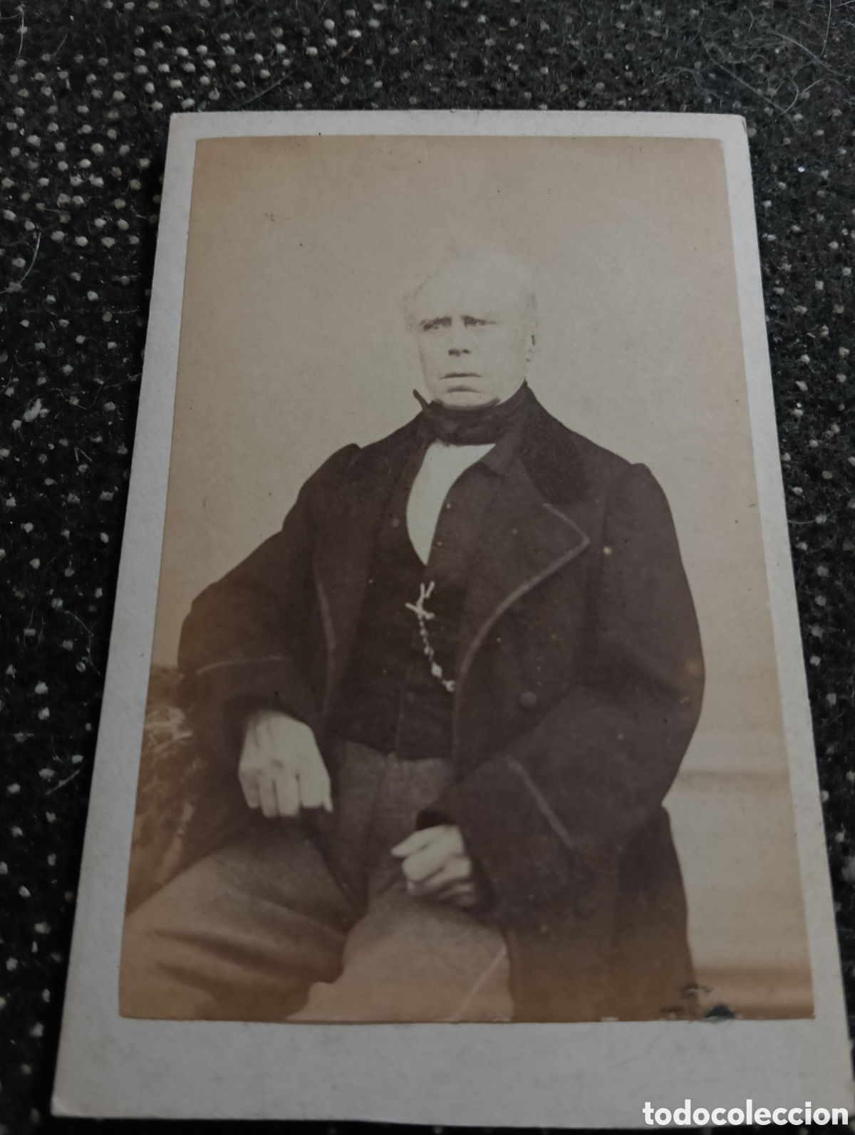 Fotograf&iacute;a antigua: 1865-1910 Fotograf&iacute;a Victoriana en cart&oacute;n de un se&ntilde;or de la &eacute;poca mide 11 x 6,5 aprox.