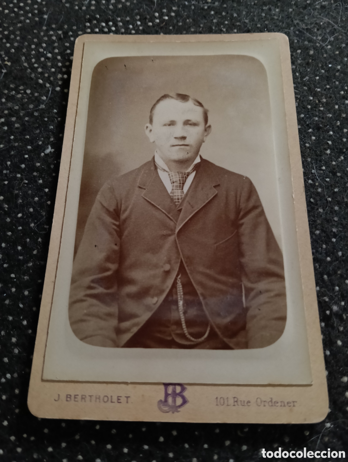 Fotograf&iacute;a antigua: 1865-1910 Fotograf&iacute;a Victoriana en cart&oacute;n de un se&ntilde;or de la &eacute;poca mide 11 x 6,5 aprox.