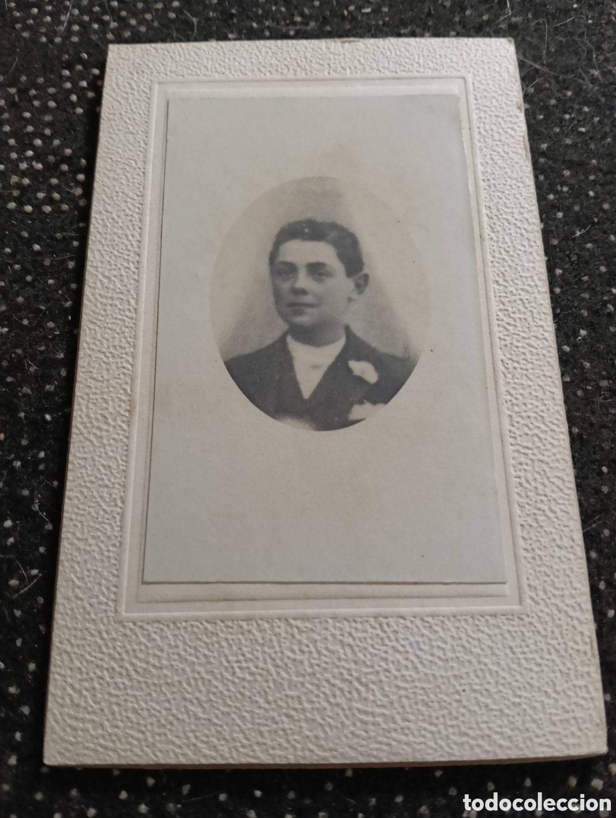 Fotograf&iacute;a antigua: 1865-1910 Fotograf&iacute;a Victoriana en cart&oacute;n de un se&ntilde;or de la &eacute;poca mide 11 x 6,5 aprox.