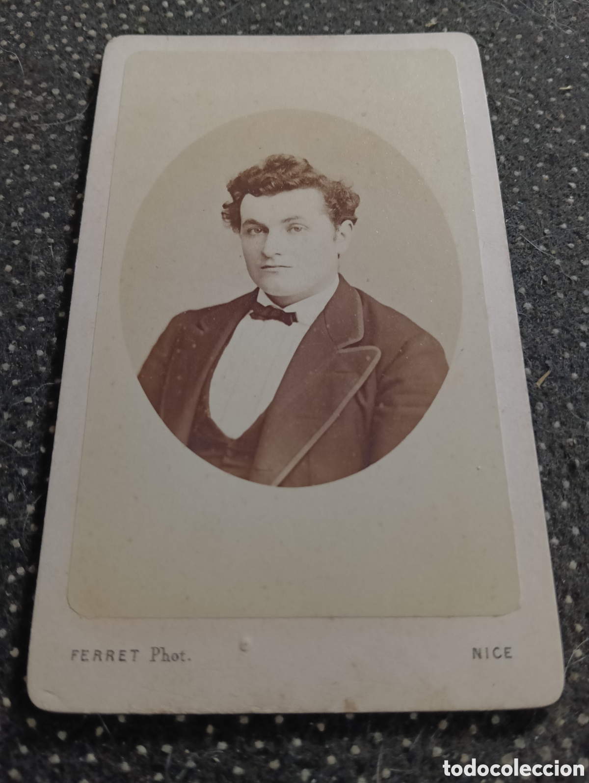 Fotograf&iacute;a antigua: 1865-1910 Fotograf&iacute;a Victoriana en cart&oacute;n de un se&ntilde;or de la &eacute;poca mide 11 x 6,5 aprox.